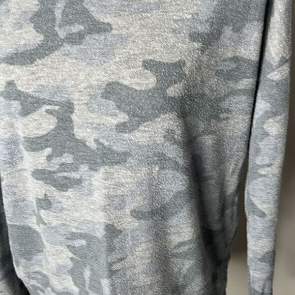 Women’s Medium Olive and Oak Camo Crew - Picture 5 of 5